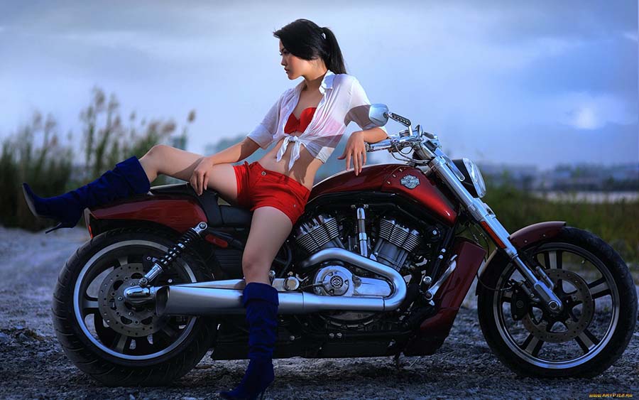 Beautiful girls and motorcycles in Nanning