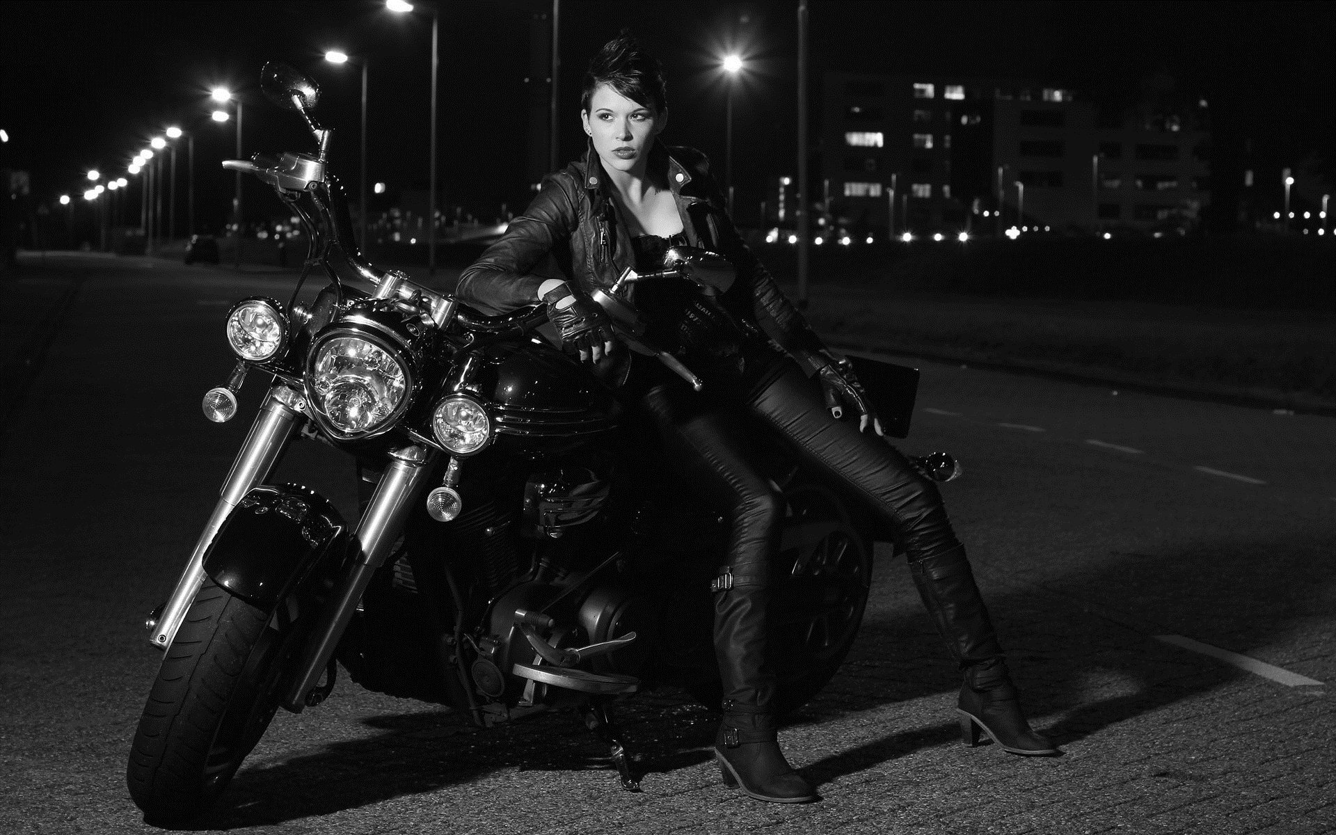 Photo Beautiful girls and motorcycles in Nanning
